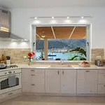 Villa Unalome Seafront Luxury Jéni