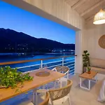 Unalome Seafront Luxury Villa Jéni
