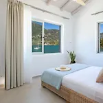 Unalome Seafront Luxury Villa Jéni