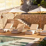 Unalome Seafront Luxury *