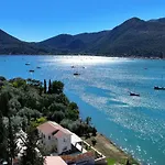 Villa Unalome Seafront Luxury