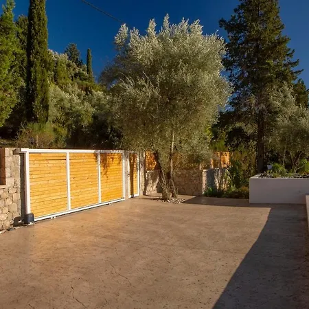 Unalome Seafront Luxury Villa *