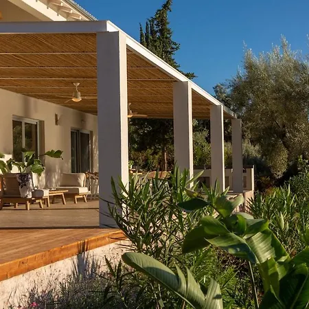 Unalome Seafront Luxury Yénion