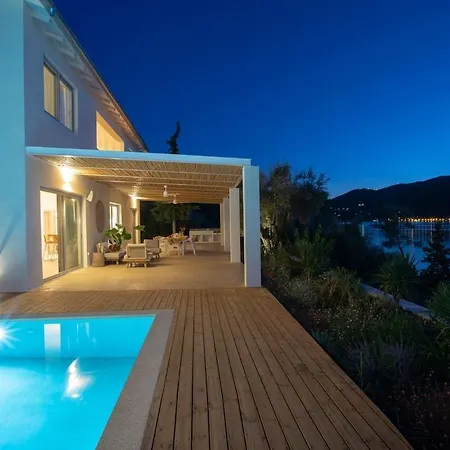 Unalome Seafront Luxury Yénion